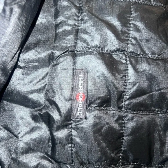 The North Face Men's Quilted Black Puffer Thermoball Jacket - Picture 4 of 4